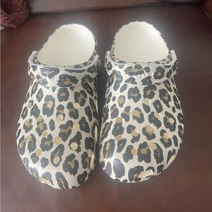 CROCS CLASSIC WOMEN’s CLOG SZ 8